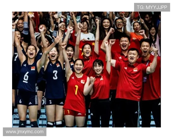 中国女排逆袭夺冠 展现团队精神与坚韧不拔的拼搏风貌