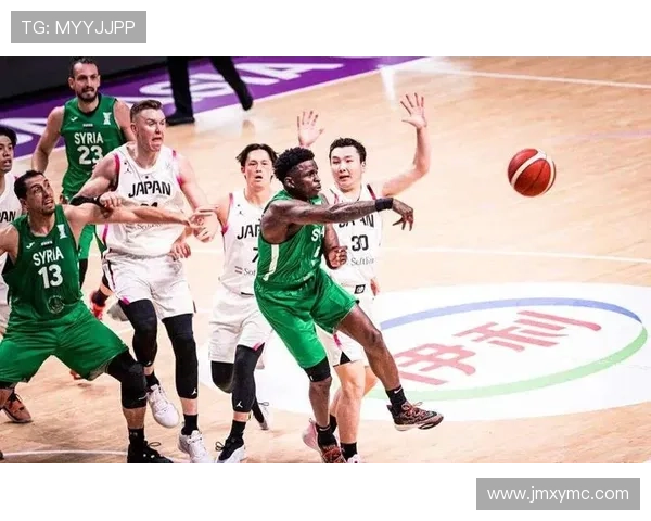 中国男篮逆袭日本赢得亚洲杯冠军，勇士组合再现赛场神奇表现