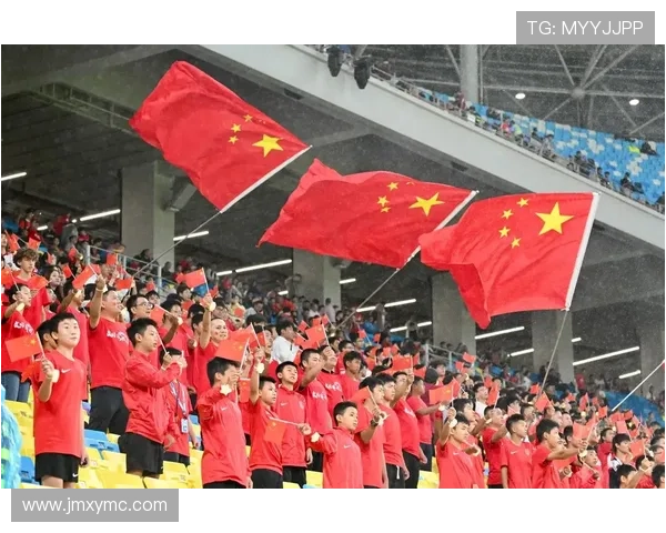 国足主场鏖战九十分钟终破僵局全场球迷齐声高唱助威