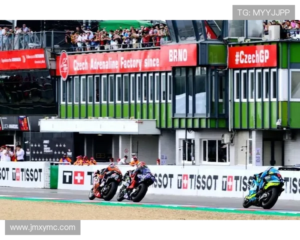 MotoGP赛季精彩纷呈 多位车手争夺总冠军席位引发激烈角逐