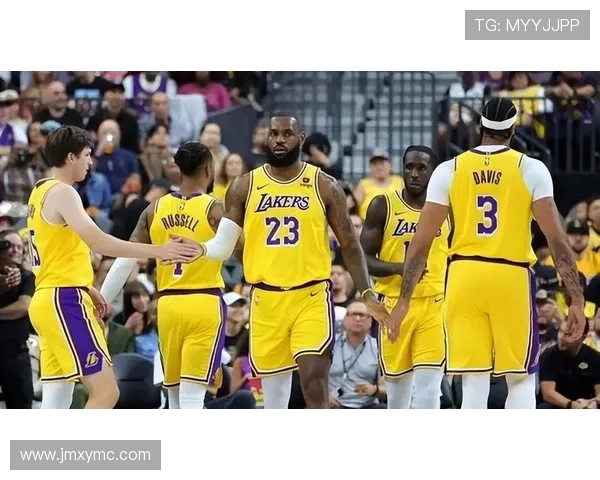 詹姆斯复出领衔湖人全队表现出色，击败勇士重返胜轨