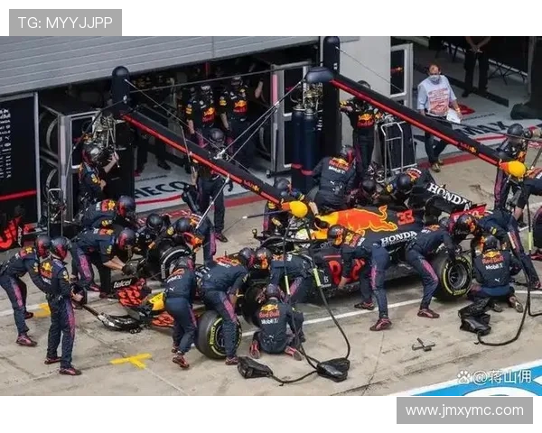 新赛季F1车队竞争加剧多支劲旅争夺年度桂冠赛事焦点再度升温 新赛季F1车队竞争加剧多支劲旅争夺年度桂冠赛事焦点再度升温